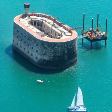 Botel Experience A Bord A La Rochelle Sur Un Voilier Oceanis 40
