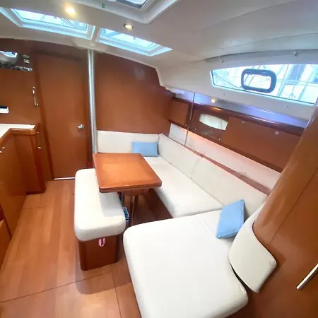 Experience A Bord A La Rochelle Sur Un Voilier Oceanis 40 Botel *