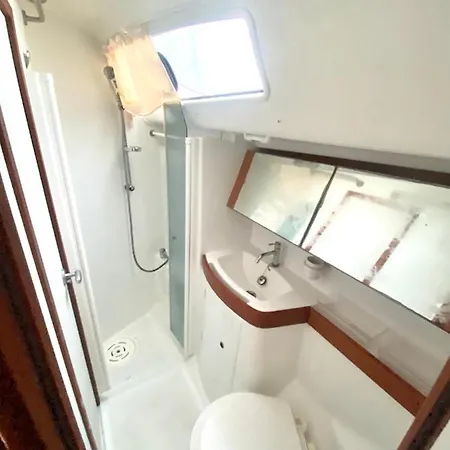 Experience A Bord A La Rochelle Sur Un Voilier Oceanis 40 Botel